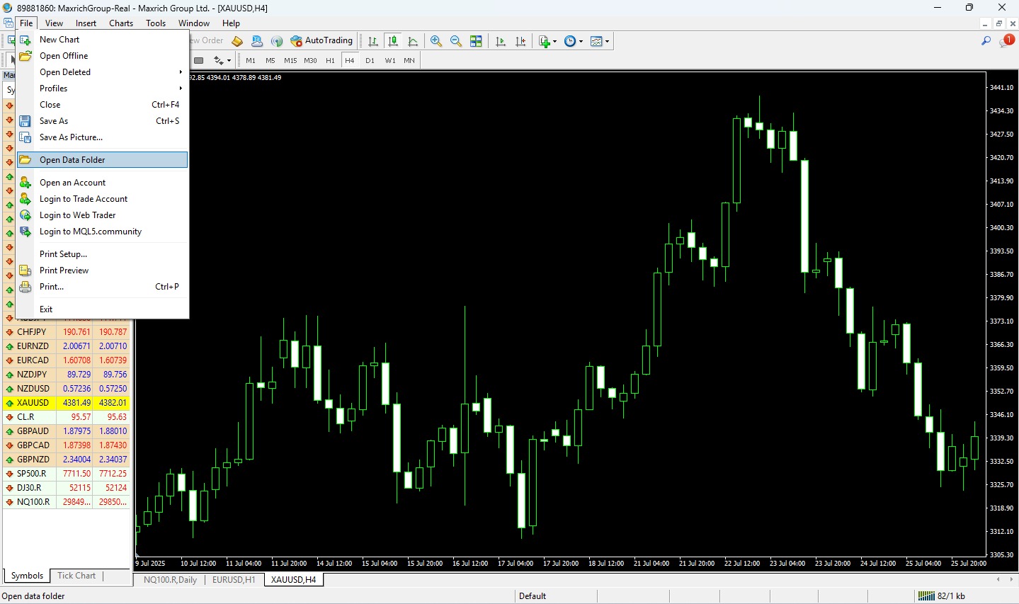 Menu File MetaTrader 4 dengan Open Data Folder